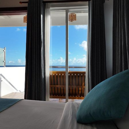 Reef Edge Thulusdhoo, Maldives Exterior foto