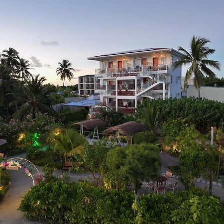 Reef Edge Thulusdhoo, Maldives Exterior foto