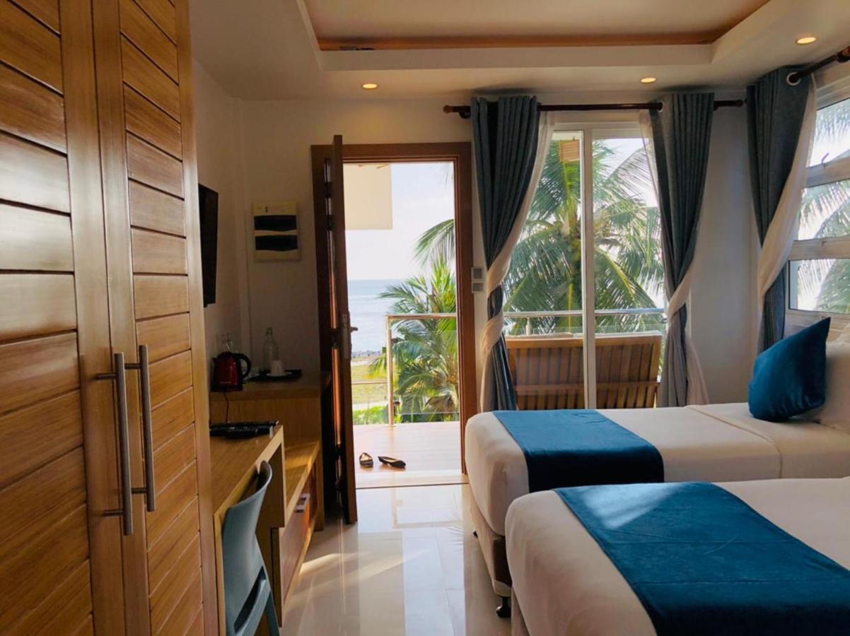 Reef Edge Thulusdhoo, Maldives Exterior foto