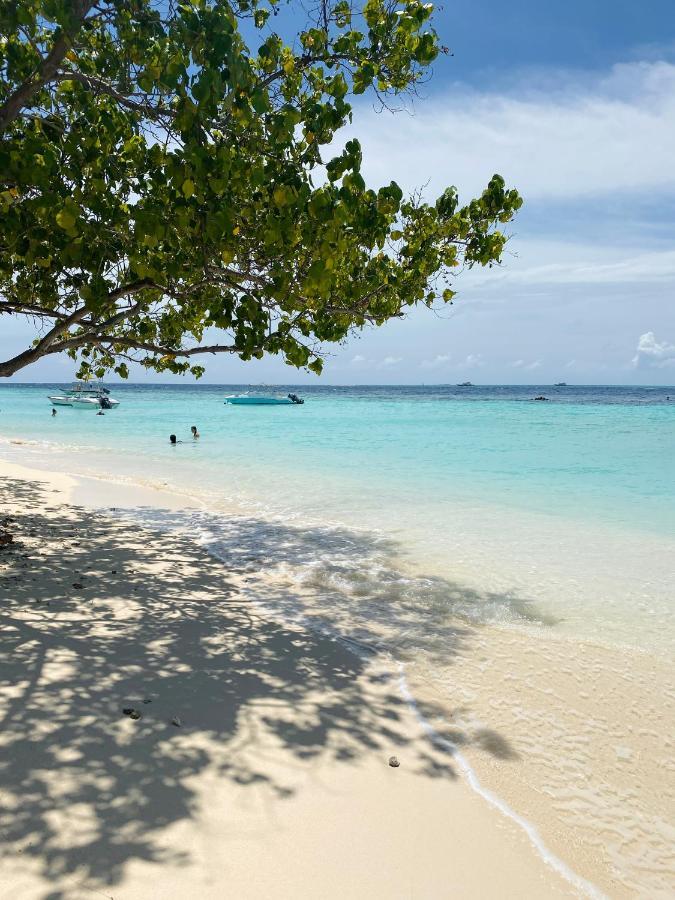 Reef Edge Thulusdhoo, Maldives Exterior foto