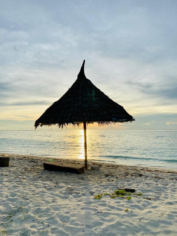 Reef Edge Thulusdhoo, Maldives Exterior foto