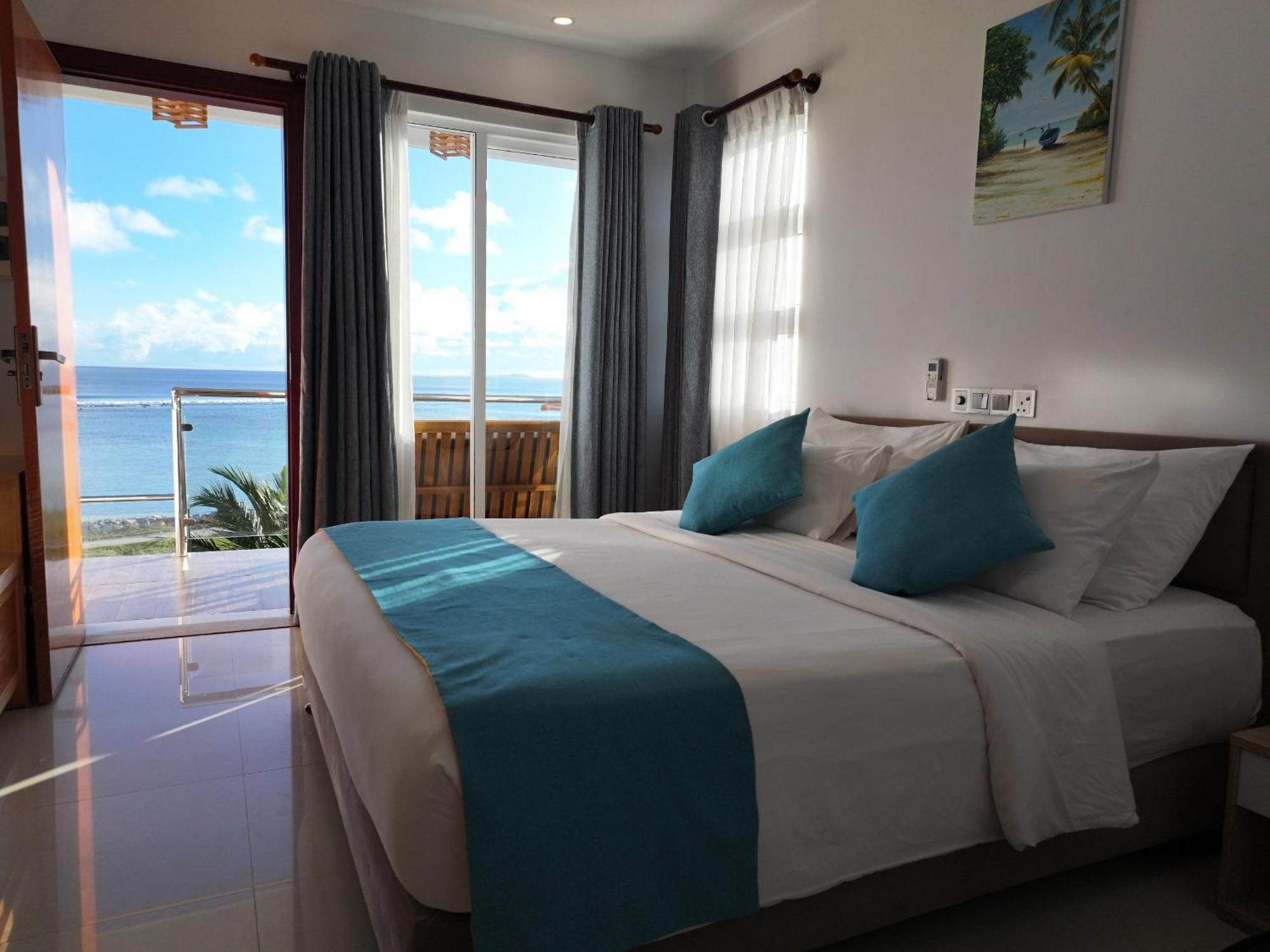 Reef Edge Thulusdhoo, Maldives Exterior foto