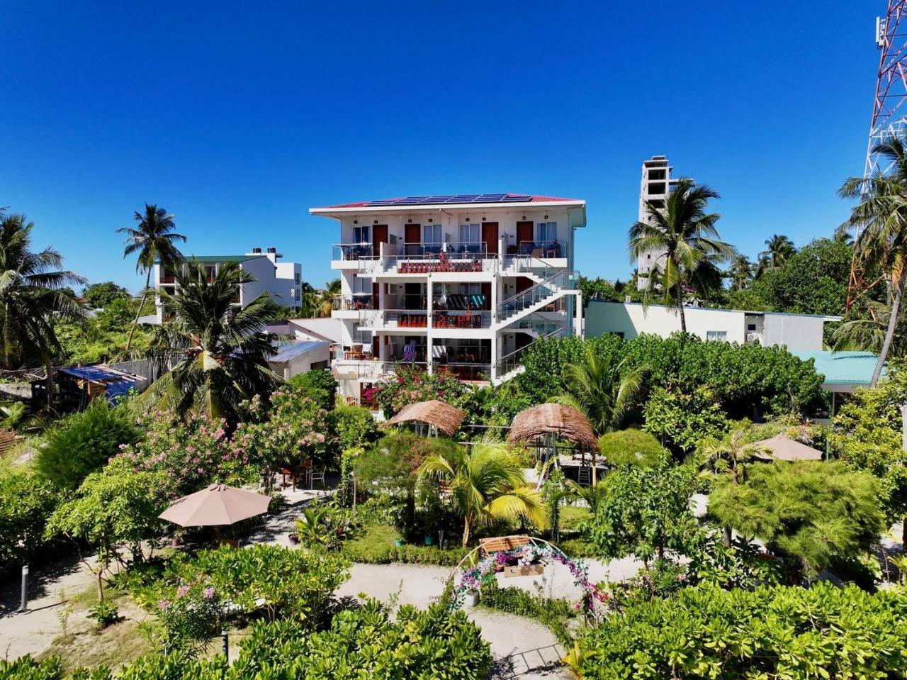 Reef Edge Thulusdhoo, Maldives Exterior foto