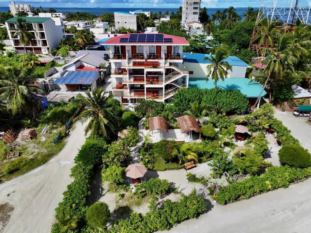 Reef Edge Thulusdhoo, Maldives Exterior foto