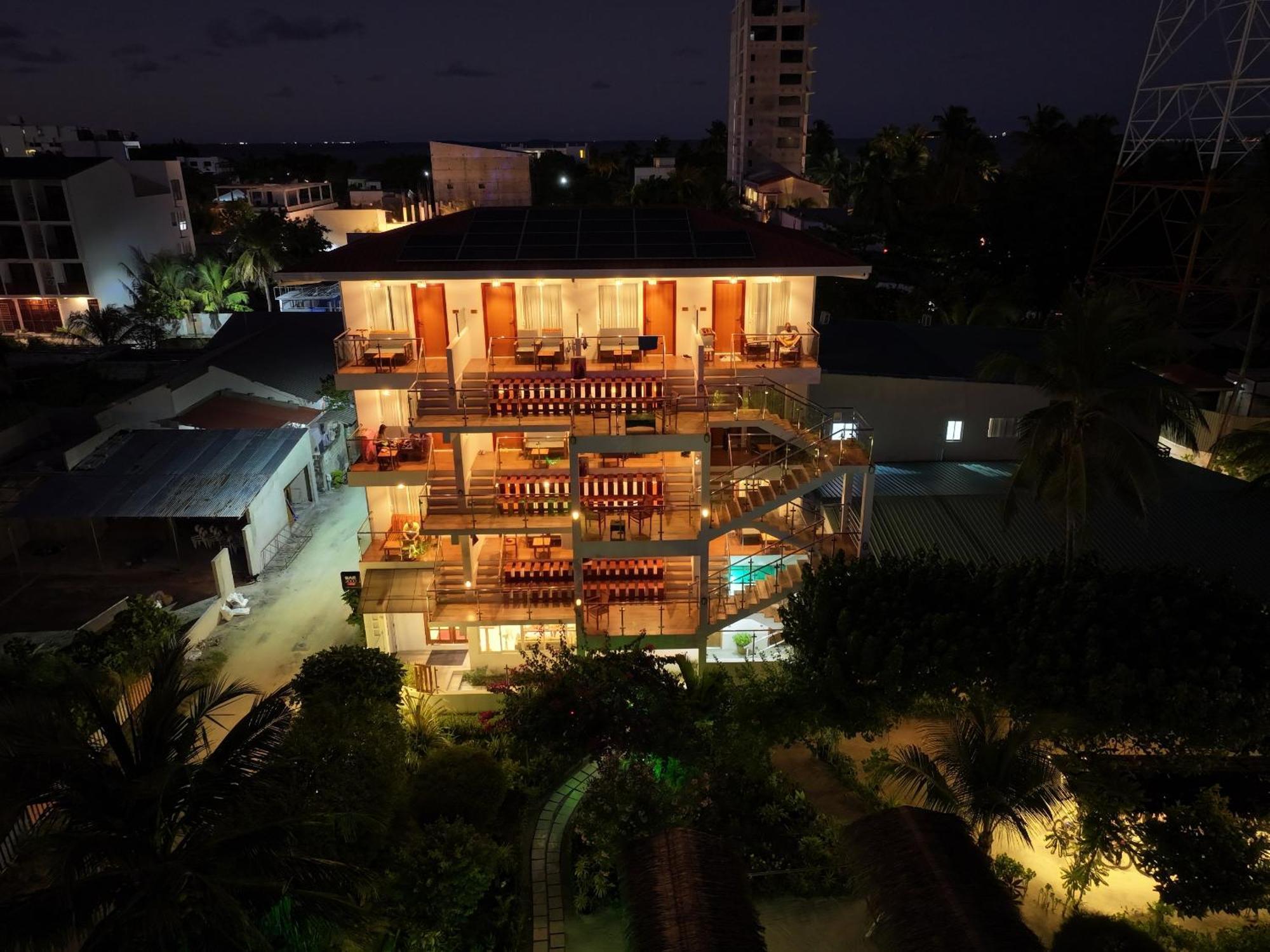 Reef Edge Thulusdhoo, Maldives Exterior foto