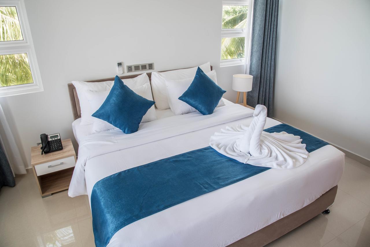 Reef Edge Thulusdhoo, Maldives Exterior foto