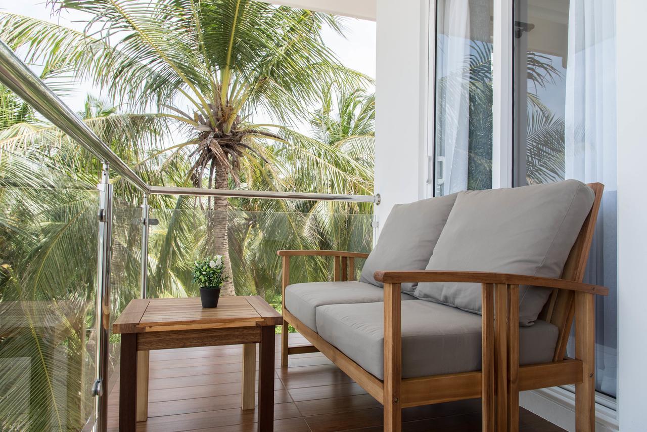 Reef Edge Thulusdhoo, Maldives Exterior foto