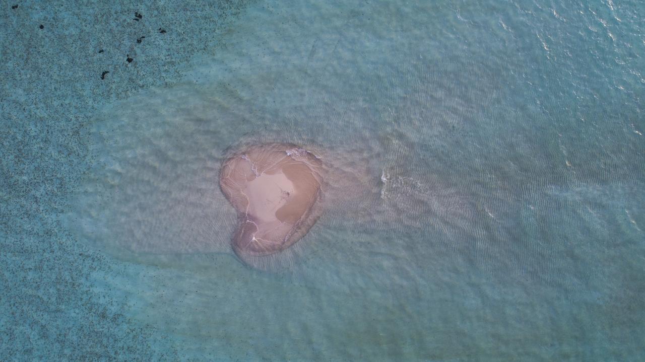 Reef Edge Thulusdhoo, Maldives Exterior foto