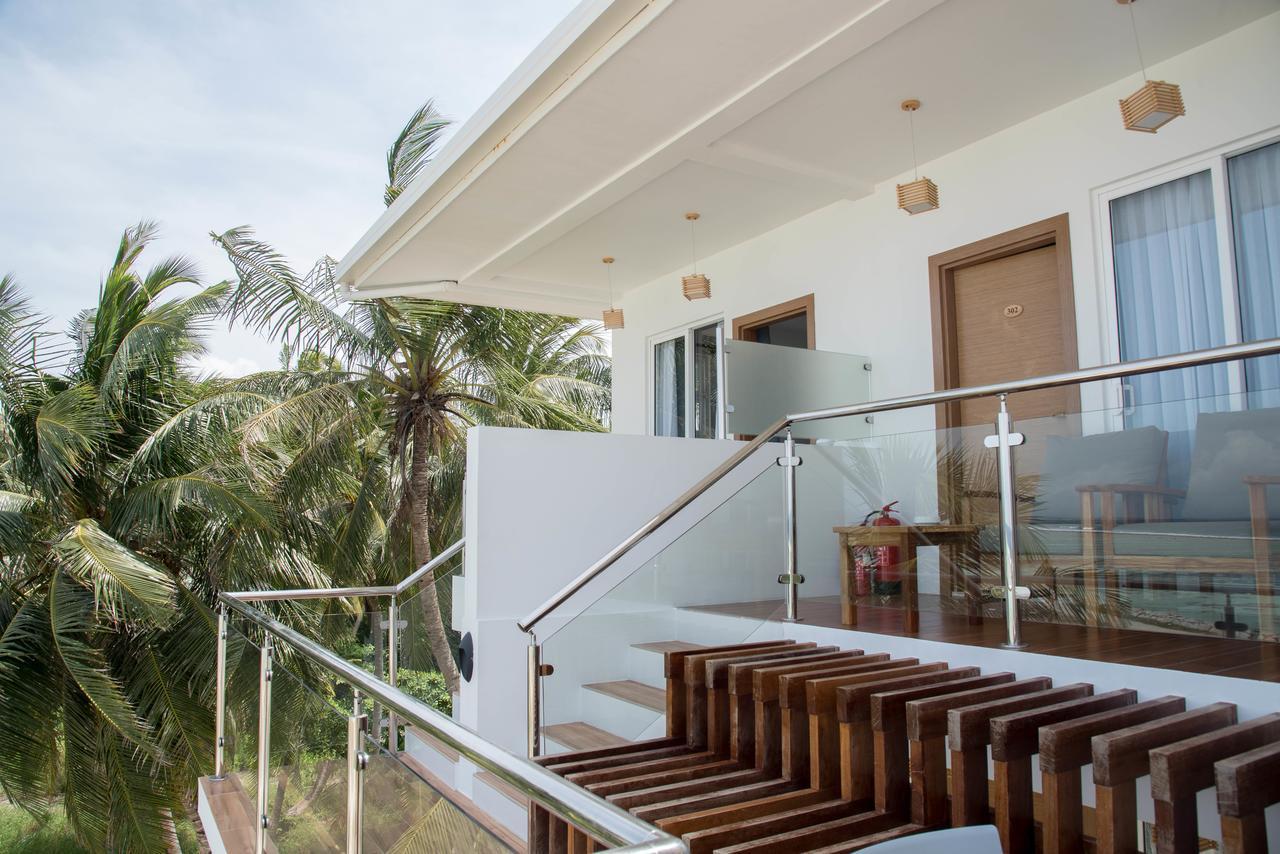 Reef Edge Thulusdhoo, Maldives Exterior foto